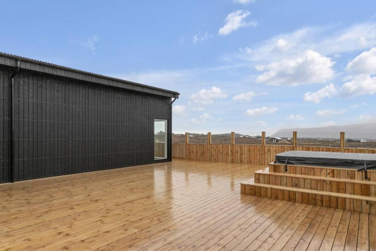 Luxury Log Home With A Hot Tub Selfoss Exterior foto