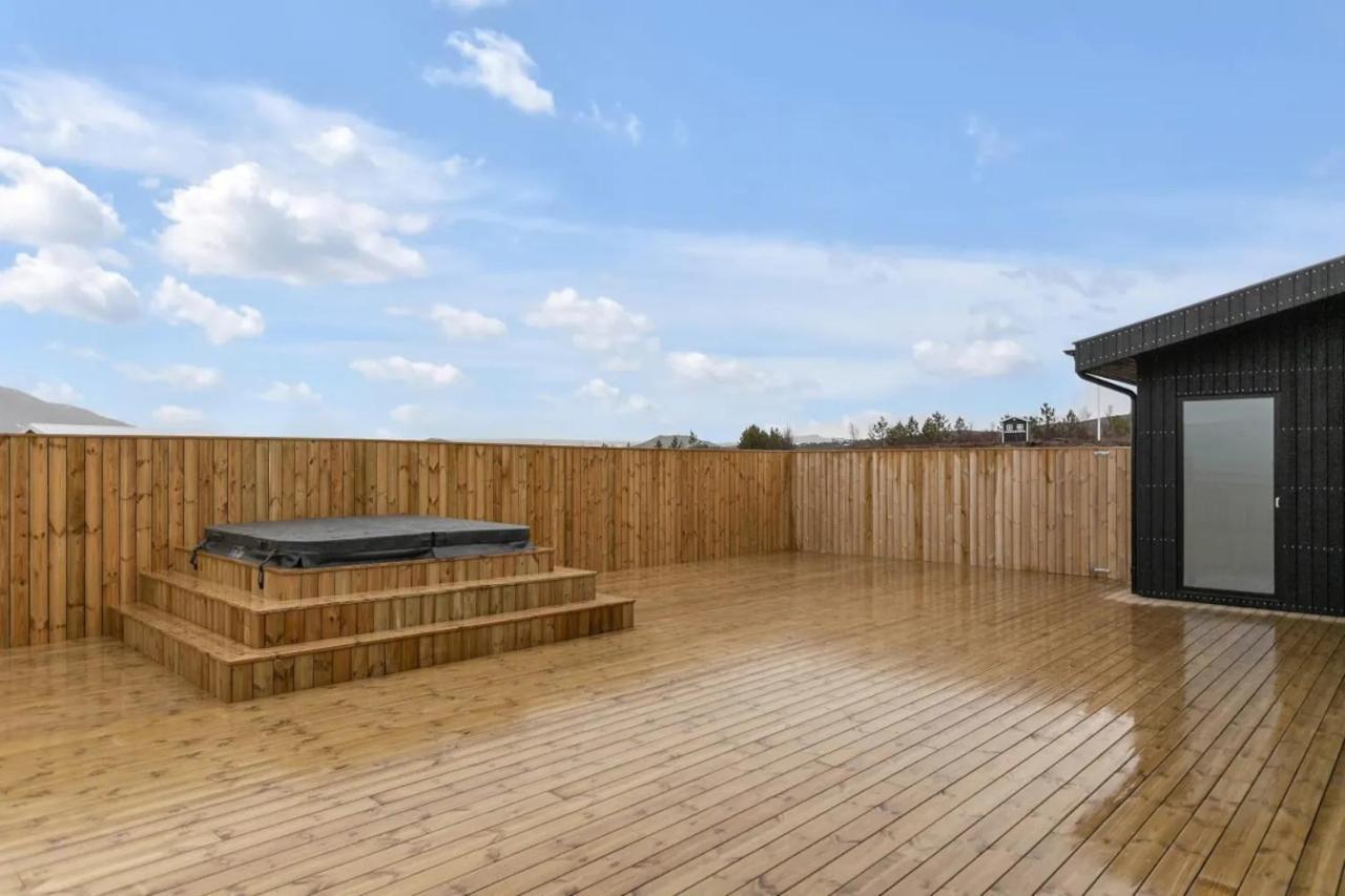 Luxury Log Home With A Hot Tub Selfoss Exterior foto